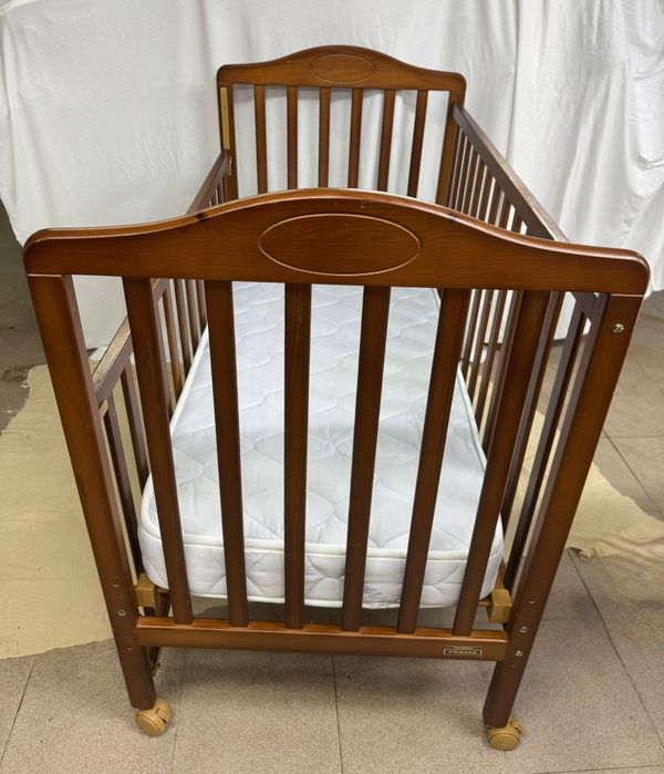 Cama/ berço de bebé com colchão