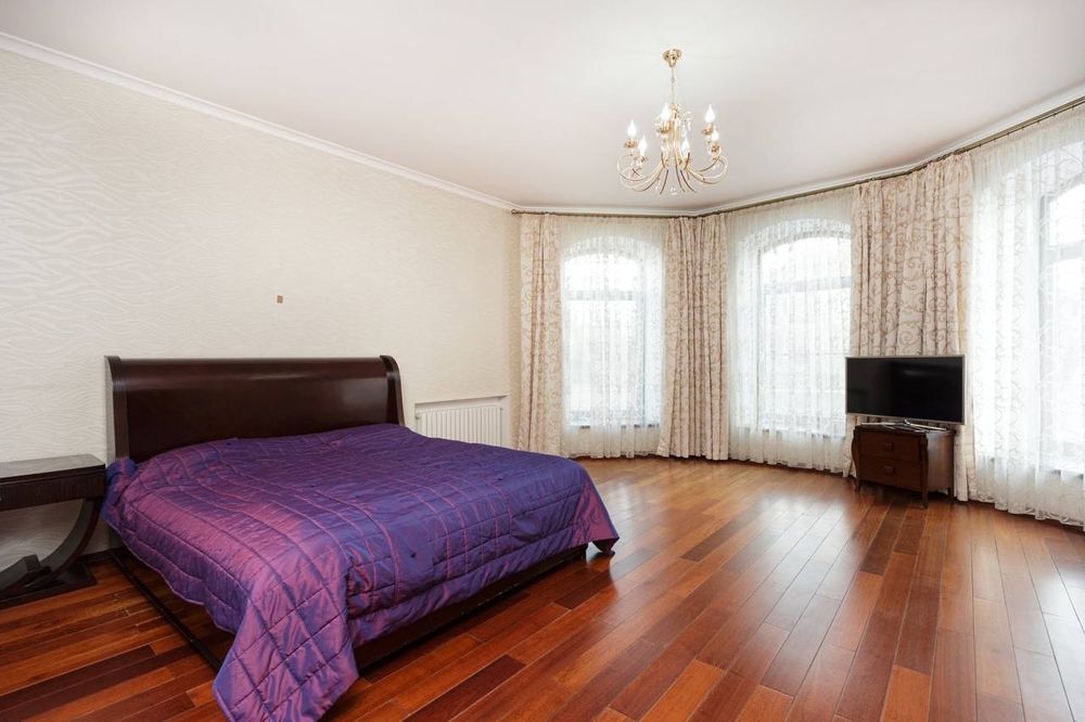 Аренда  дома возле моря  / Аркадия  , бассейн  , 8 соток, подвал ,свет