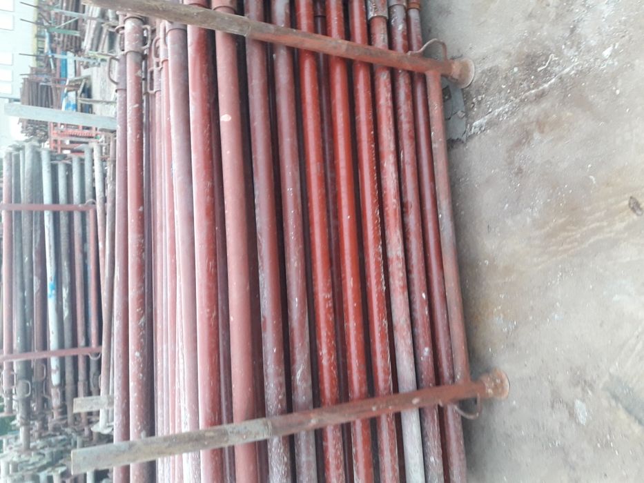 Dzwigary korony Trojnogi stemple