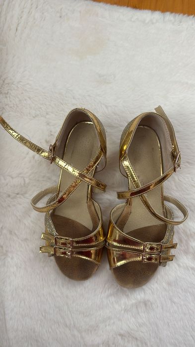 Туфлі для бальних танців