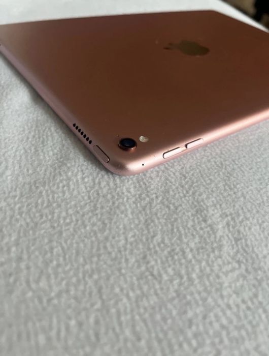 iPad Pro 9.7 cala 128 GB golden rose z apple pencilem