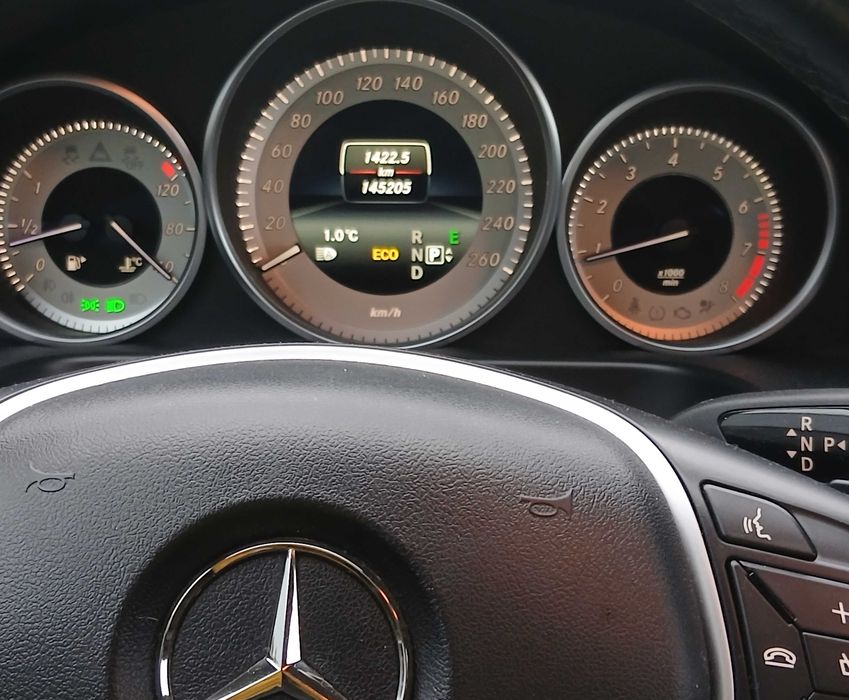 Mercedes-Benz E200 W212  2015 benzyna