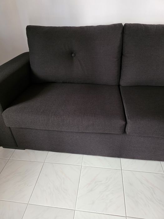 Sofá cinzento em bom estado
