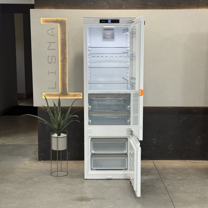 Вбудований холодильник KF7742 B. 2024 рік