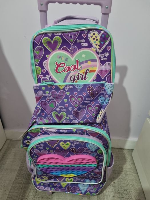 Mochila nova com estojo