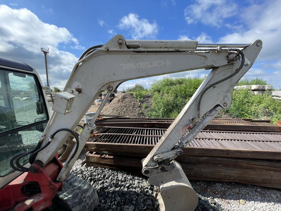 Послуги екскаваторів Takeuchi, Kubota Zeppelin ZM13