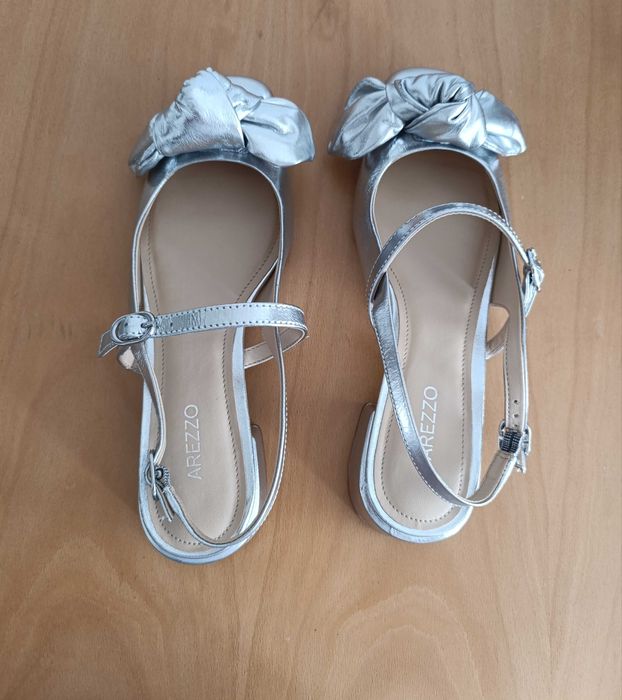 Sandálias Arezzo prateadas 37 m novas sem etiquetas. Nunca usadas.