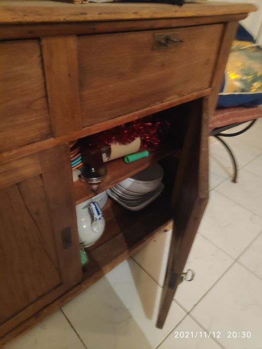 Aparador de sala com vitrine