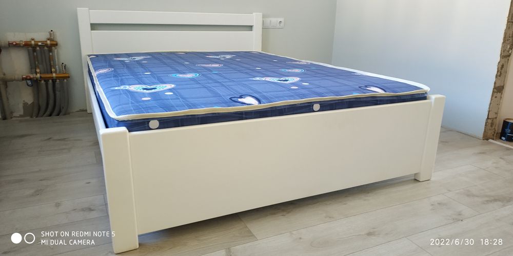 Ліжко з масиву дуба