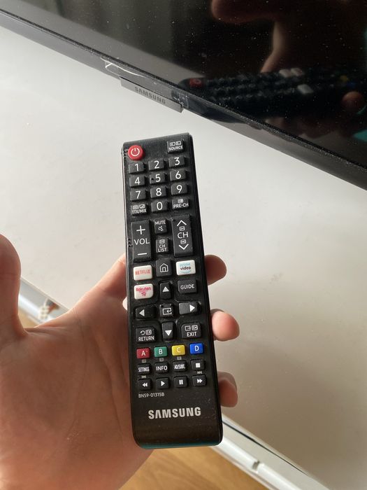 TV SAMSUNG 4k 2021 60hz media 26-32pulgadas 1m