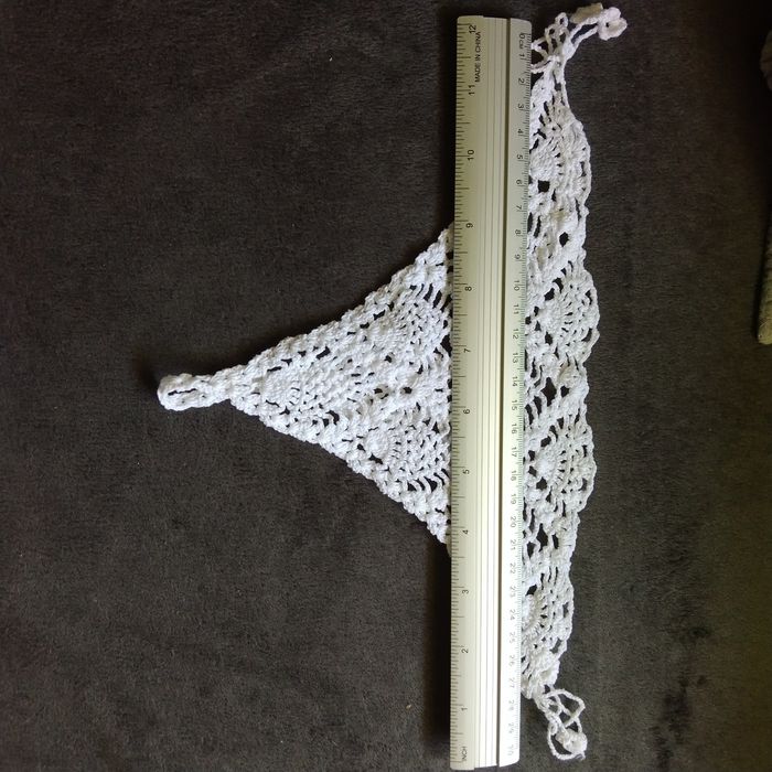 Białe stringi szydełkowe rozm.s