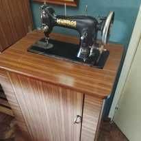 Máquina de Costura Antiga FUNCIONAL E COLECIONÁVEL