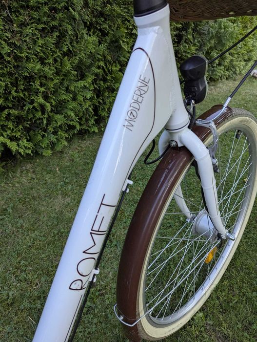 Rower miejski Romet Moderne 7 damski z koszem biały