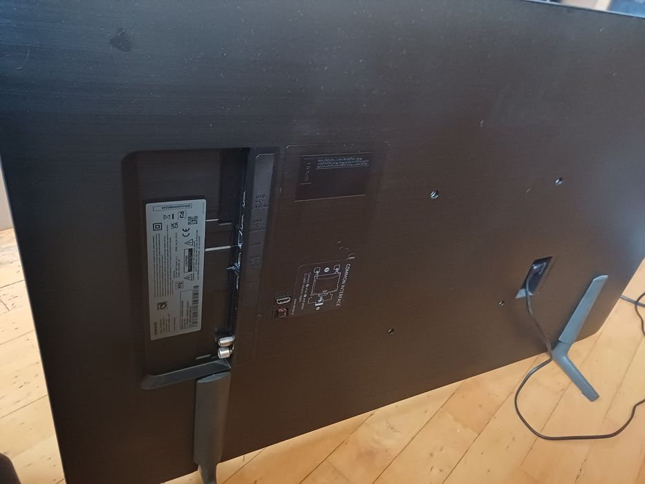 Телевізор Samsung QE-43Q67A