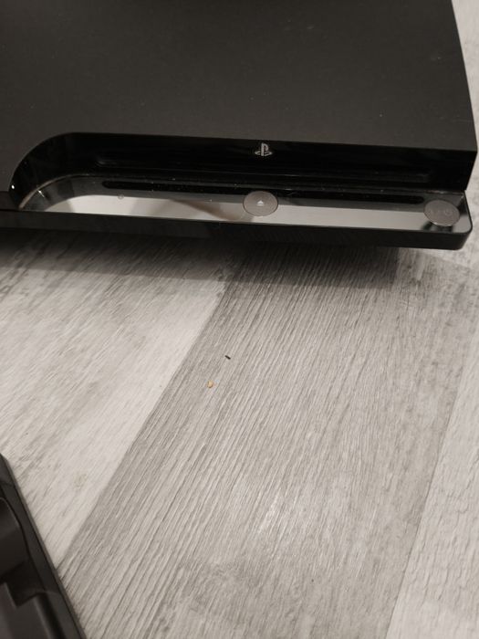 Play station 3 slim , 3 pady oryginalne i ładowarka do nich. GTA V