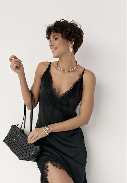 Атласна сукня на бретелях