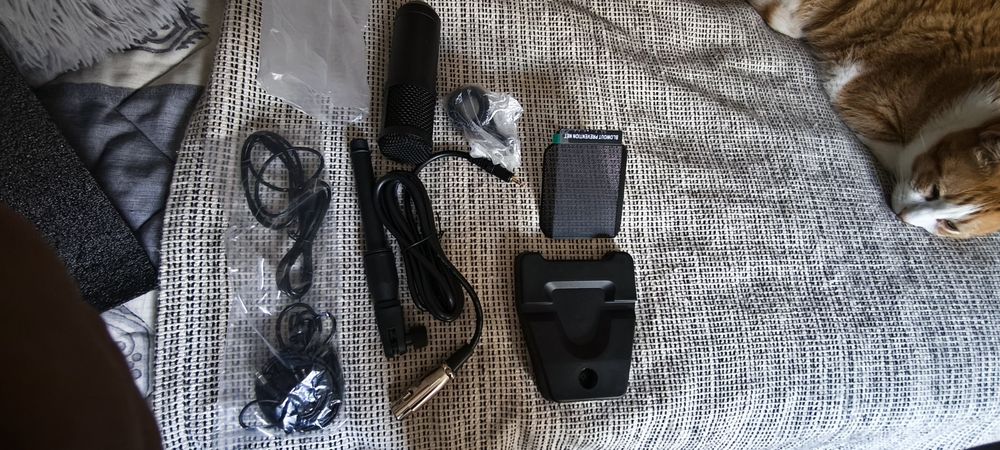 Mesa de mistura com microfone condensador