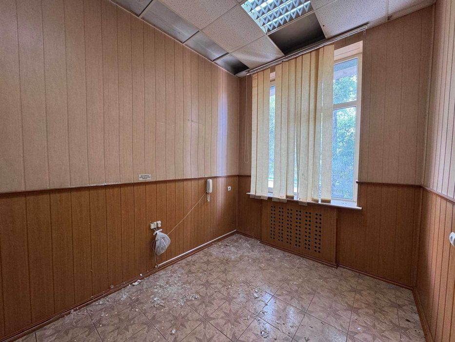 Продаю фасадне приміщення біля Аграрної академії. ц1