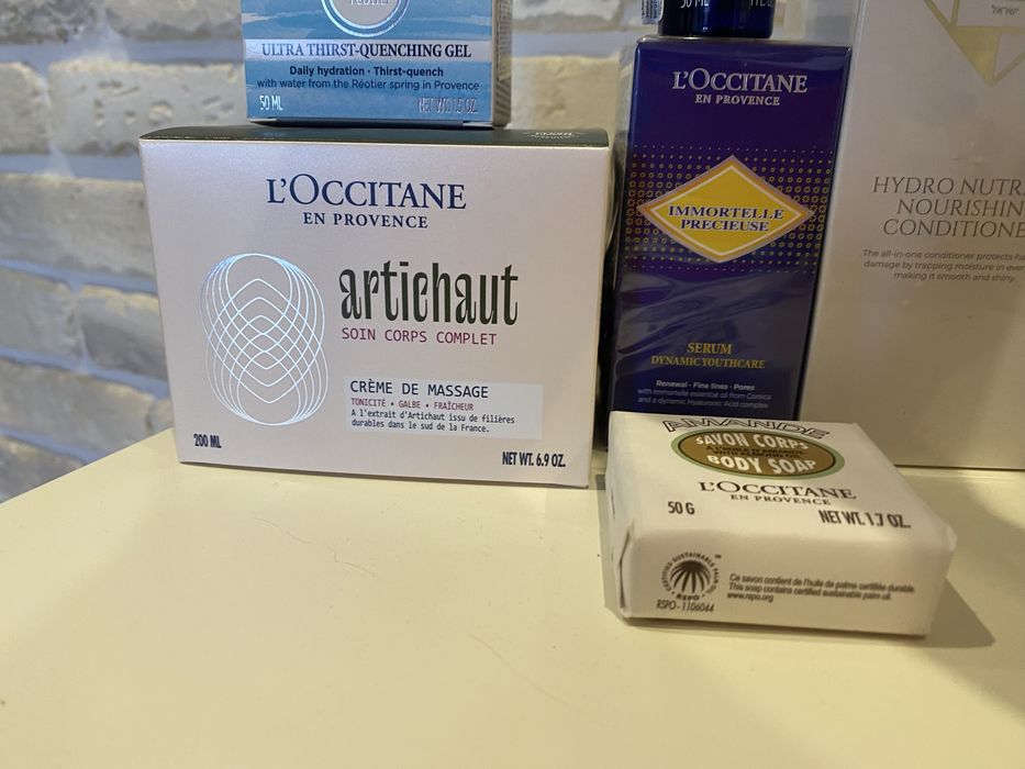 Косметика для обличчя та тіла Loccitane