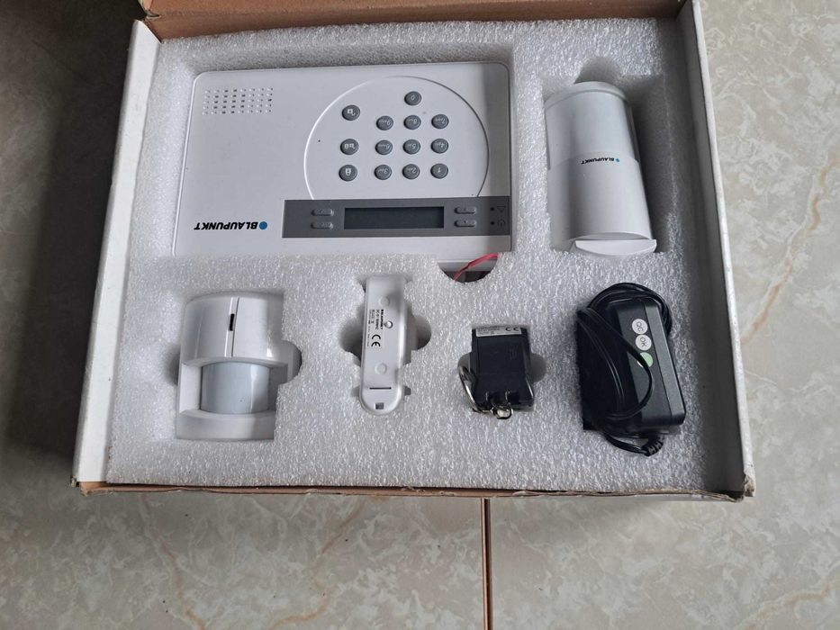 sprzedam alarm  SMART GSM SA 2700 KIT m. Blaupunkt cały zestaw
