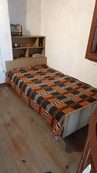 4 camas + 1 cómoda + 1 espelho