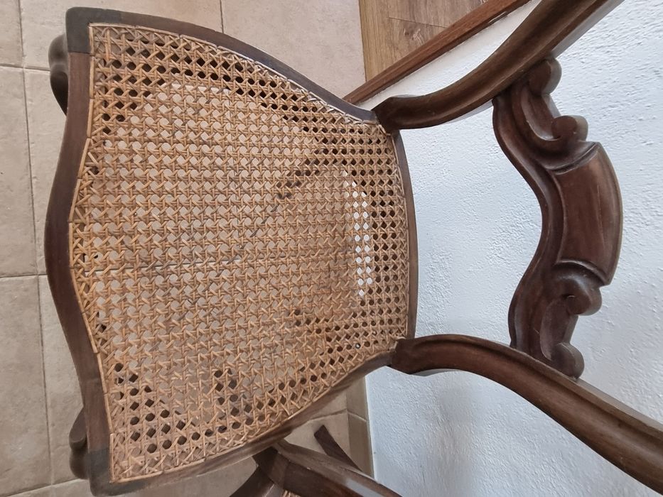Conjunto de mesa e 6 cadeiras