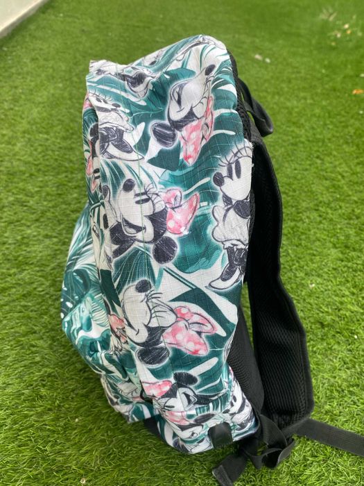 Mochila Disney Minnie Mouse com USB e compartimento para portátil