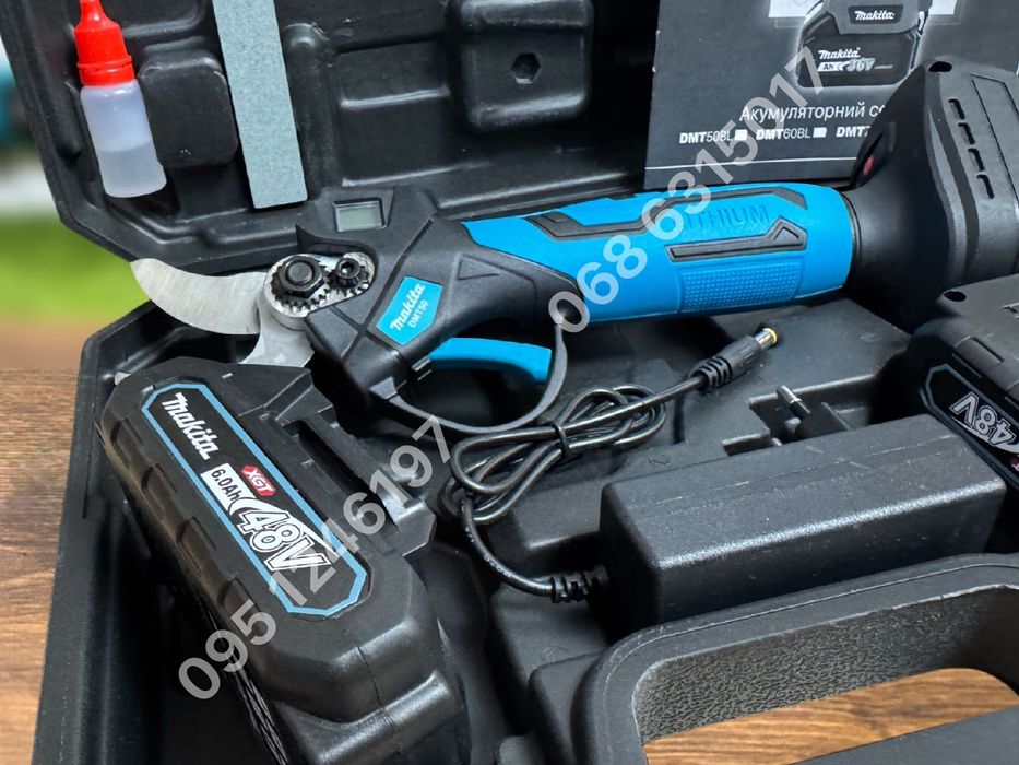 Аккумуляторный бесщеточный секатор Makita DMT50 48V 6Ah с экраном
