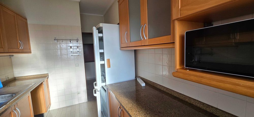 Apartamento T 2  , Aveiro Glicínias, mobilado e renovado arrenda-se