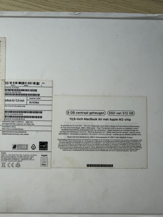 MacBook Air 13,6