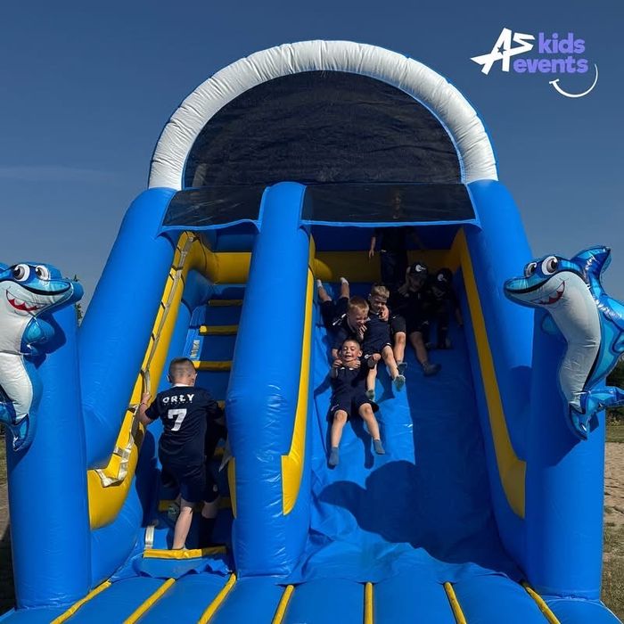 Dmuchana Zjeżdżalnia Rekinek / Dmuchany zamek