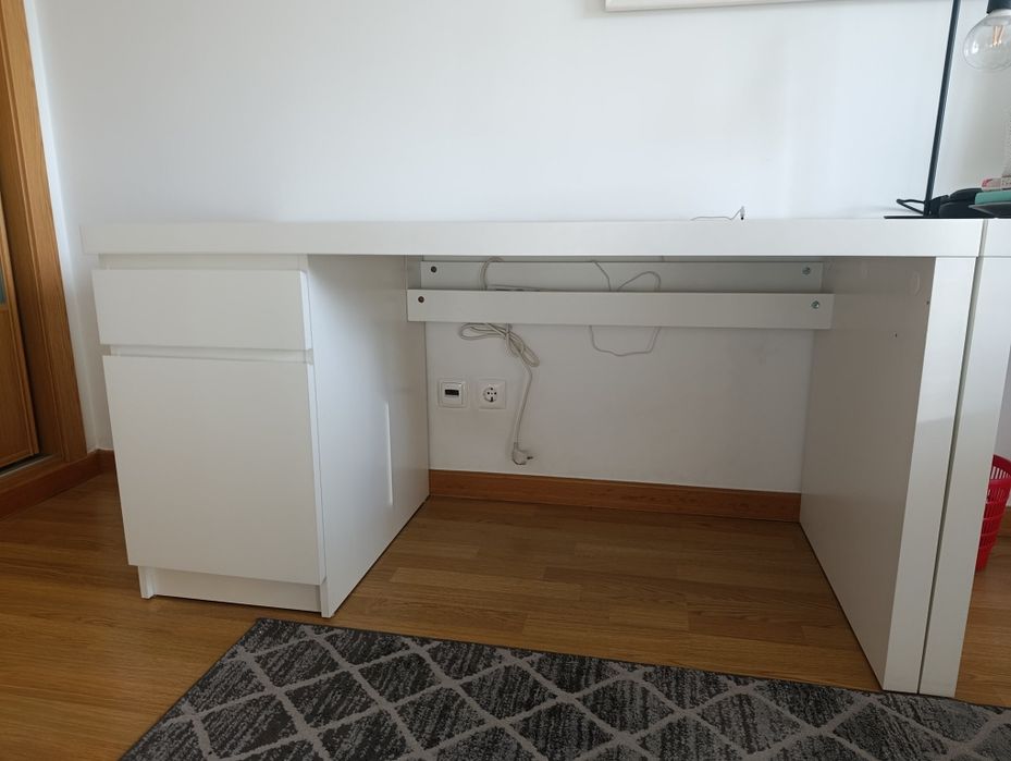 Secretária branca MALM