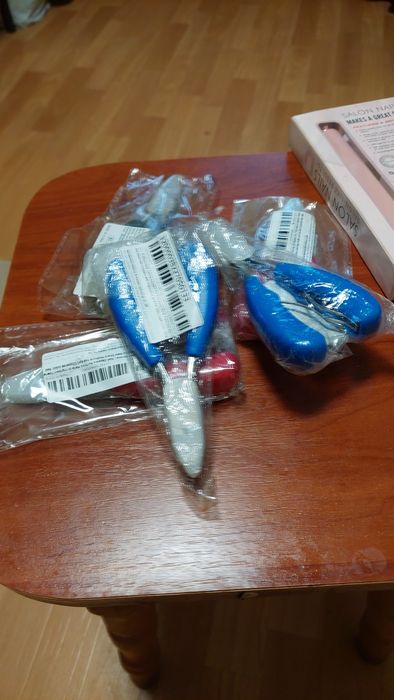 Большие кусачки для ногтей.