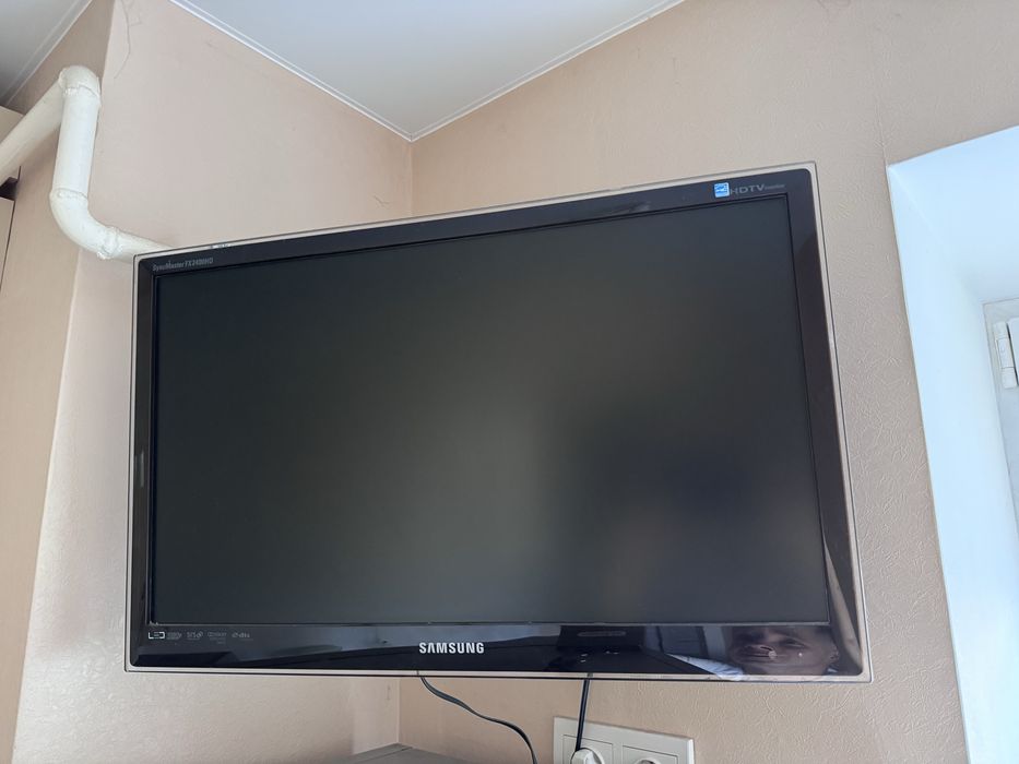 Продам ТВ Samsung 24” + Smart приставка SweetTV