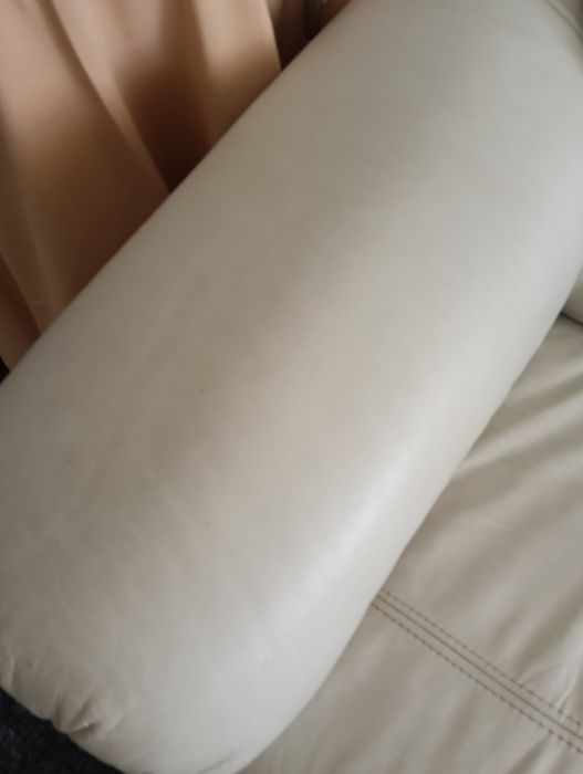 Vendo sofá Branco/bege em papel sintética