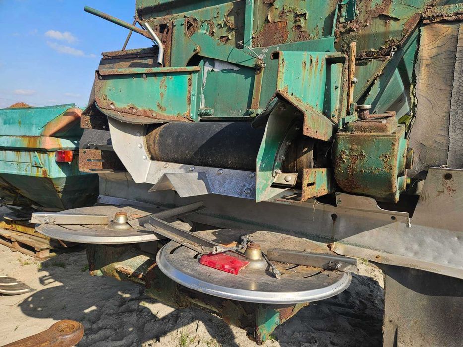 Розкидач добрив Amazone ZGВ-8200