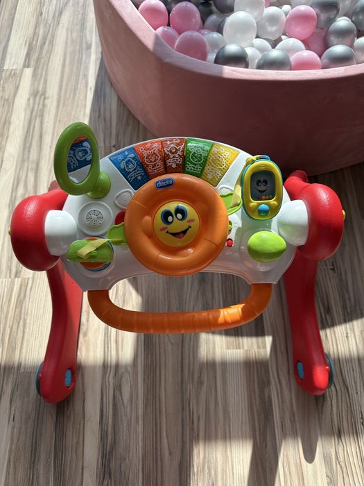 Розвиваючий ігровий центр-ходунки 4 в 1 Chicco Grow and Walk
