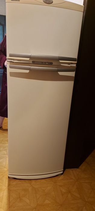 Холодник Whirlpool