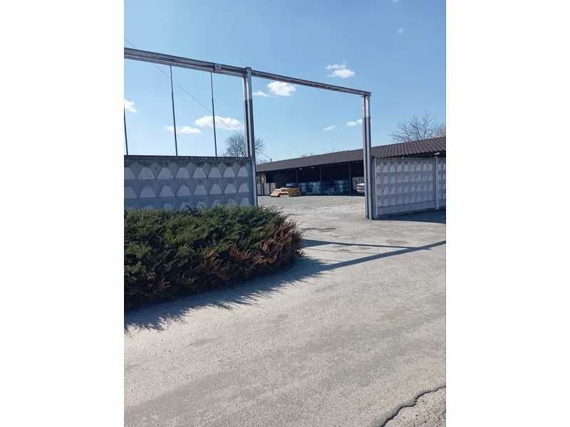 ПРОДАЖ - Громадський будинок з господарськими будівлями та спорудами, 585,9 кв.м. м. Остер