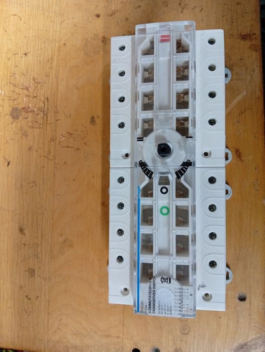 Продам перекидний рубильникHager 125a