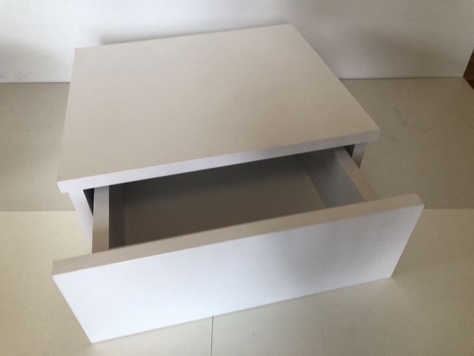 Навісна тумбочка, приліжкові тумбочки