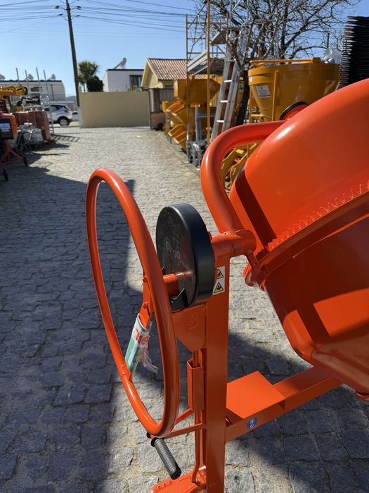 Betoneira Sirl 200Lts nova