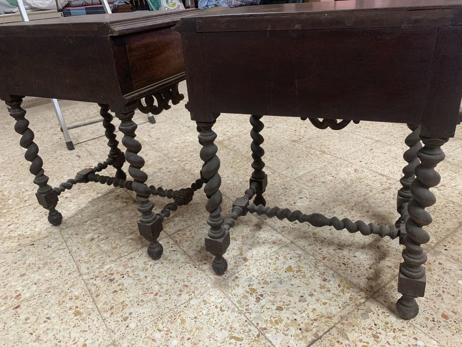 Par de mesas de cabeceira