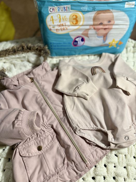 Лот речей на дівчинку з підгузками 46шт