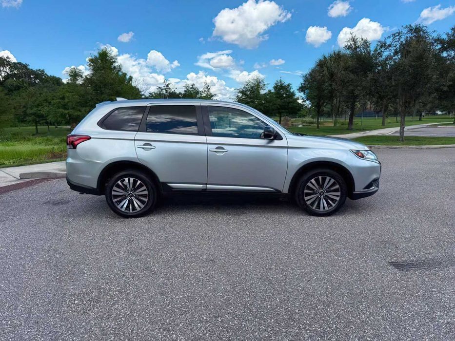 Mitsubishi Outlander ES 2.4      2020
