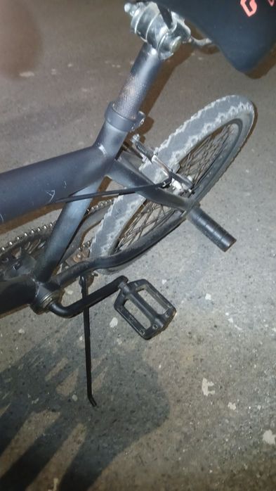 Vendo bicicleta BMX 20", ideal para passeio, manobras ou personalização.
