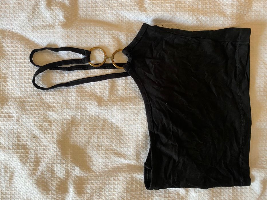 Top croped com detalhe na alça dourado