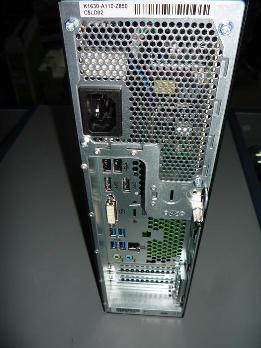 FUJITSU ESPRIMO D738 i3-8100 8 GB/120 GB SSD Win10