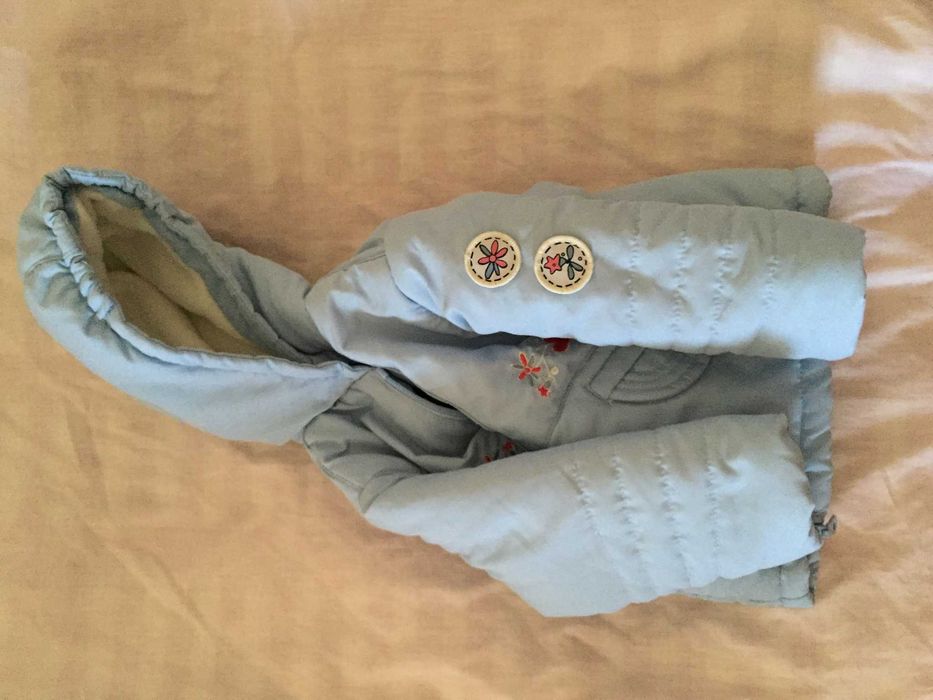 Демисезонная куртка, состояние новой, рост 74+шапка в подарок