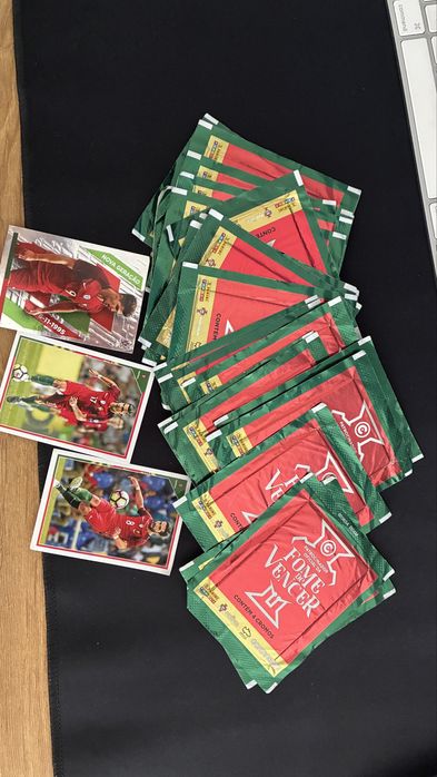 21 carteiras fechadas + cromos soltos Fome de Vencer / Seleção Portugal / Continente.